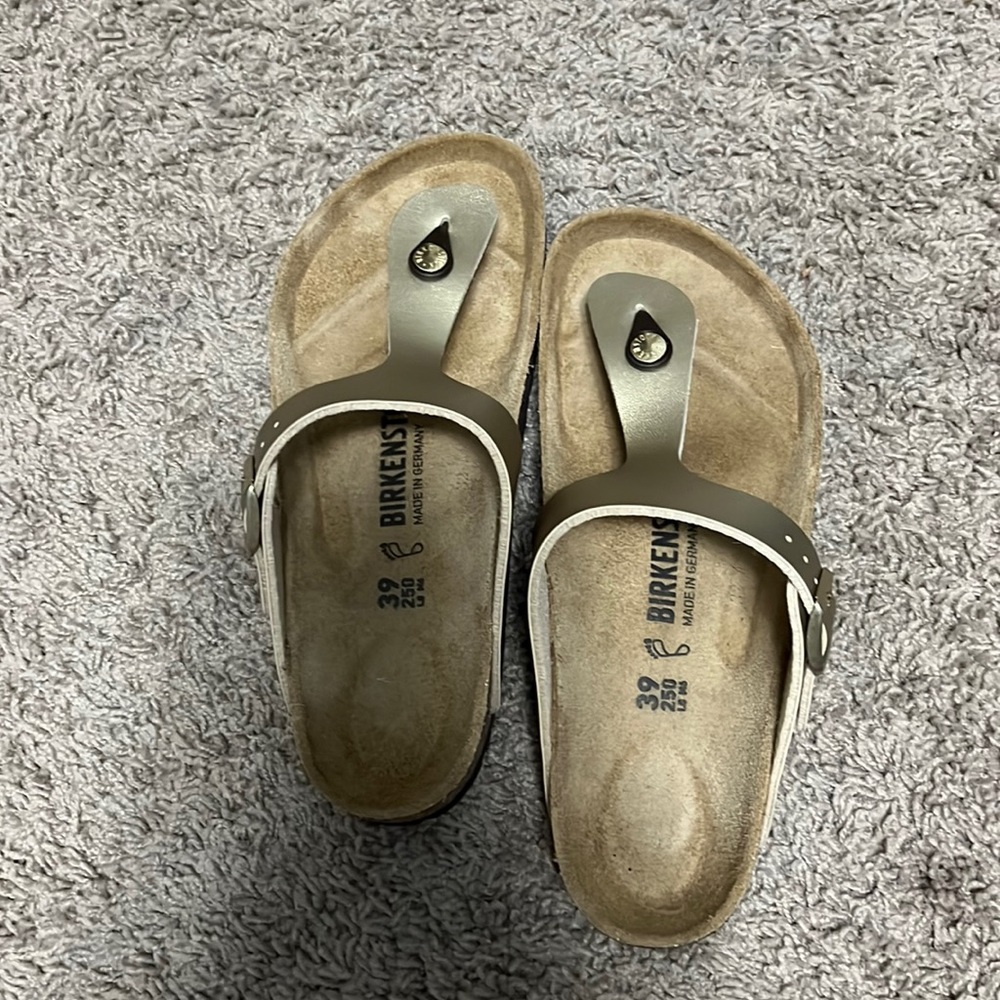 BNIB Birkenstocks Gizeh Gold